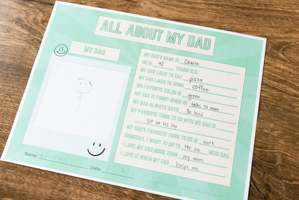 FREE All About My Dad printable | About My Dad questionnaire | All About My Dad Preschool Worksheet | Free Printable All About Dad Questionnaire | FREE PRINTABLE on the Moms Printables website!